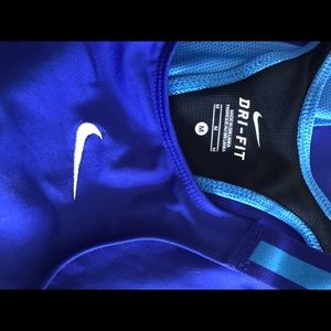 NIKE dri fit active tank w built in bra liner